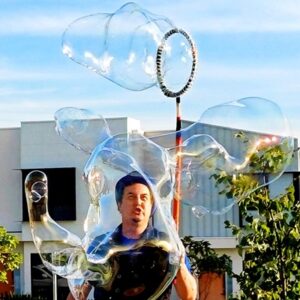 Bubble Tonic giant bubbles in bubble show